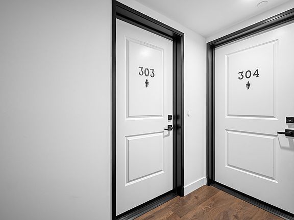 4th image of 10657 Moorpark St #303