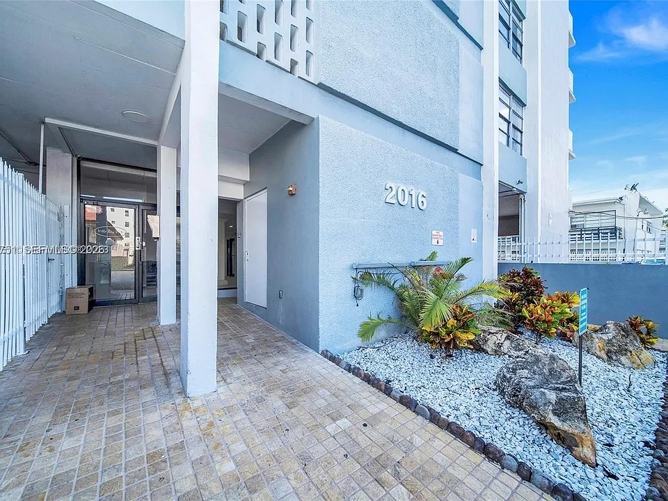 2016 Bay Dr #304