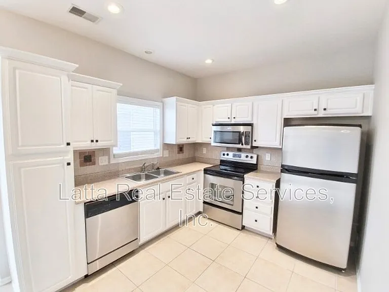 1633 SW Madison St — Photo 6