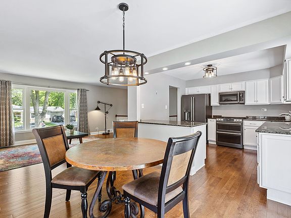 4th image of 1726 E Rosehill Dr