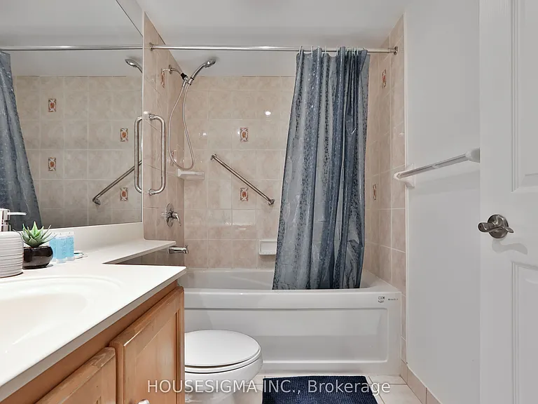 270 Wellington St W #222 — Photo 27