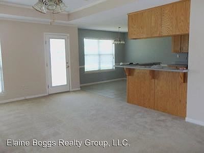 3rd image of 230 Slayton Cir