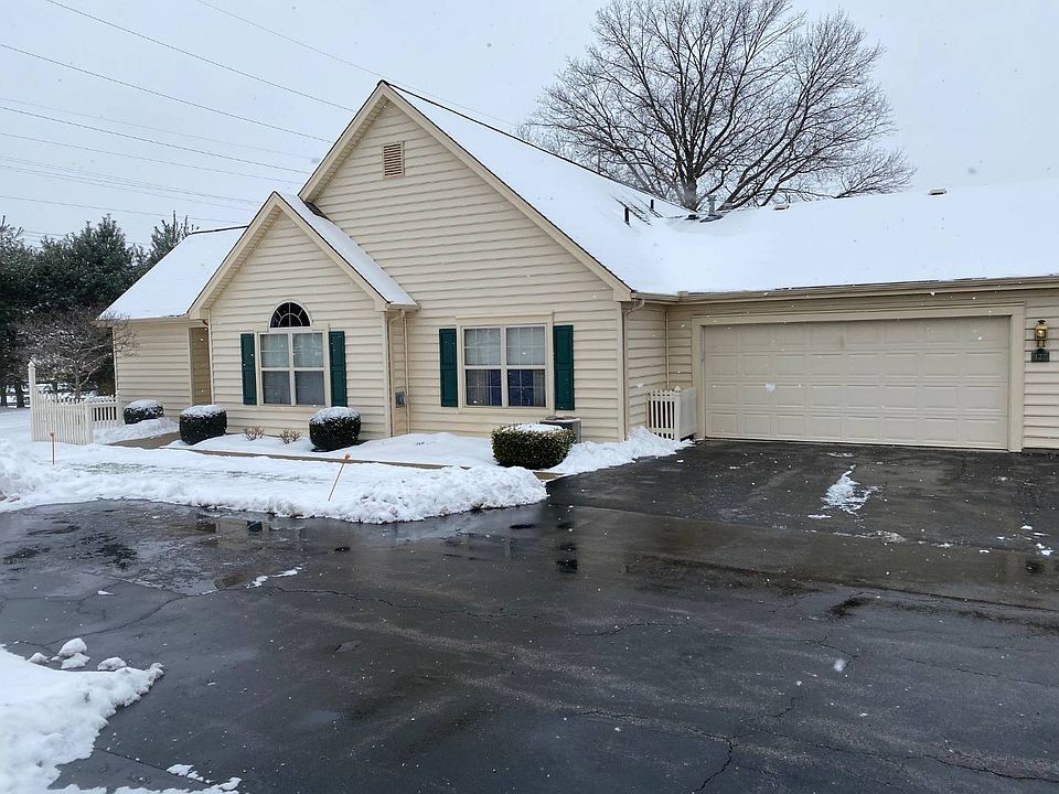 1st image of 127 Village Ct #127