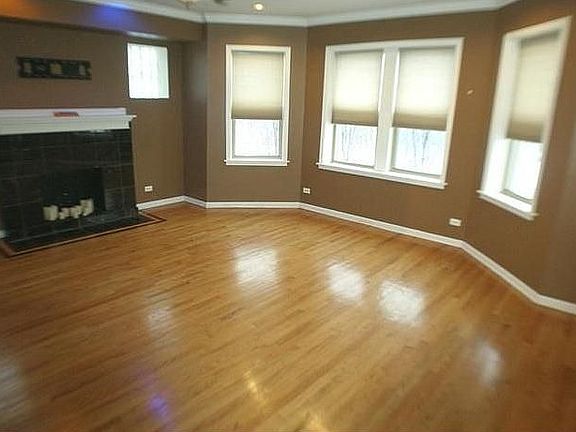 3rd image of 4852 N Sacramento Ave #2