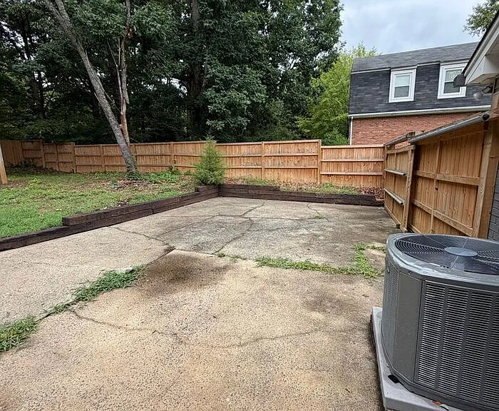 5406 Barrington Dr — Photo 16