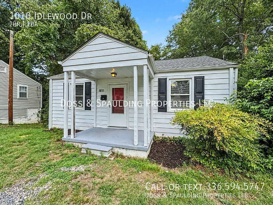 Freshly Painted Home Near Battleground & Wendover — Photo 2