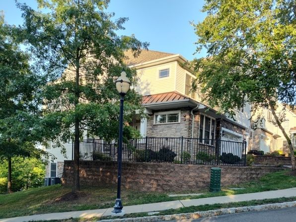 19 Summit Dr
