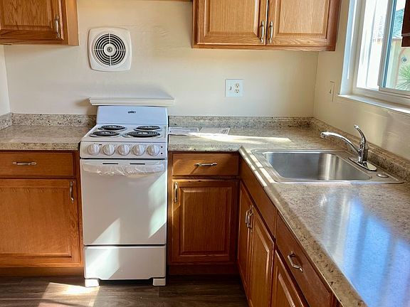3rd image of 1336 Middlefield Rd APT 16