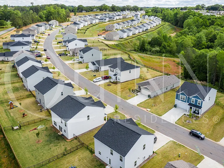 Tyger Pointe — Photo 4