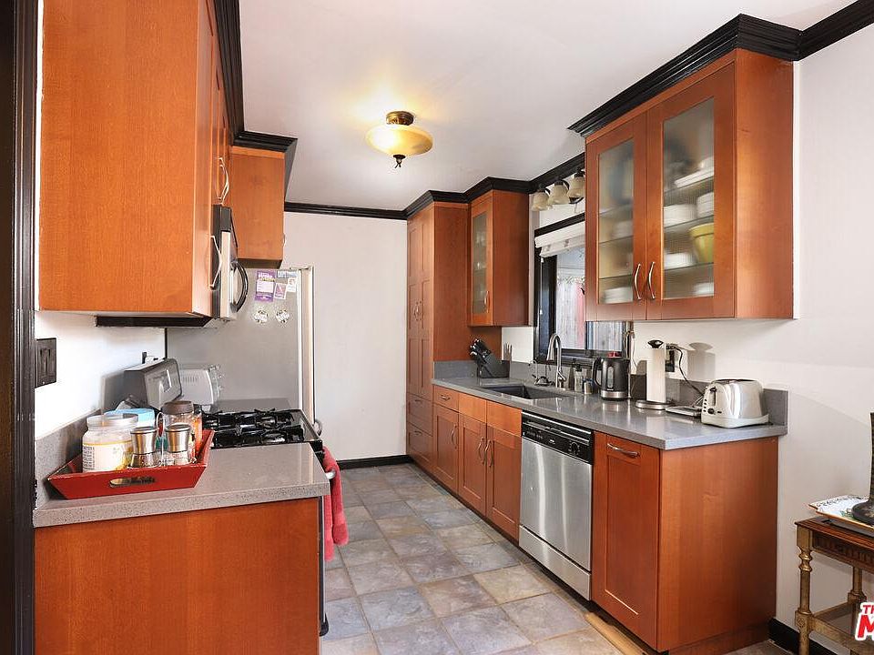 remodeled in 2018 Quartz countertops, custom hardwood cabinets, stainless steel appliances
