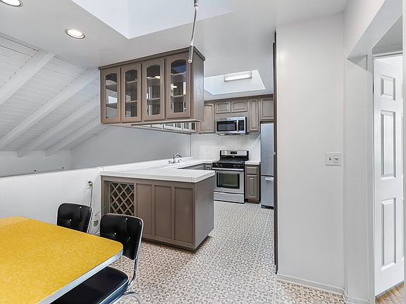 3rd image of 612 Marie Ave