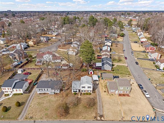 3rd image of 2224 Watts Ln