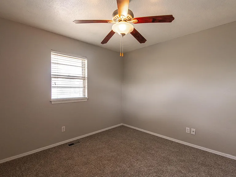 205 E 30th St #1 — Photo 24