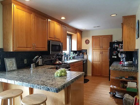 3rd image of 1083 Navahoe Dr