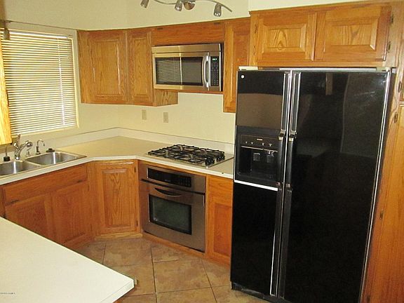 3rd image of 2526 E Sahuaro Dr