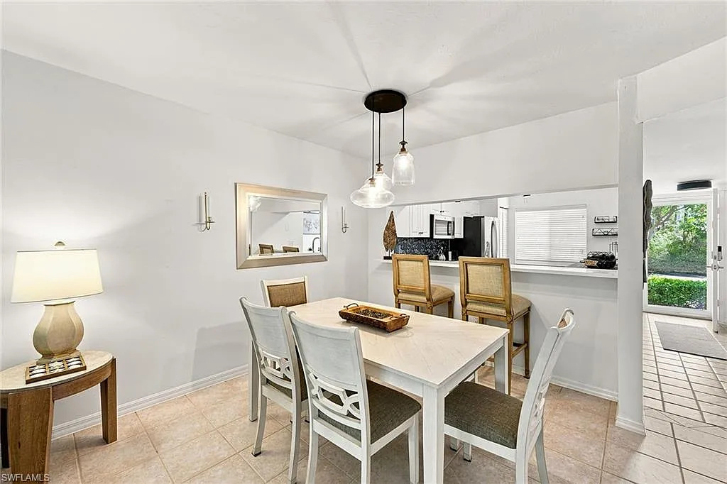 2 bed, 2.0 bath, 1100 sqft, $4,500 — Photo 4