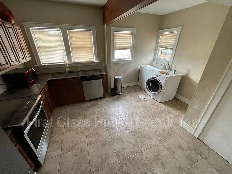 3029 1/2 NW 12th St — Photo 11
