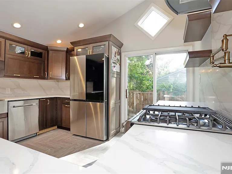69 Pittis Ave — Photo 8