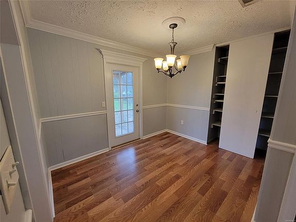 3rd image of 1105 Beechdale Rd