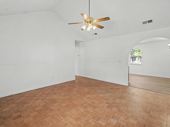 5th image of 342 Sheila Dr