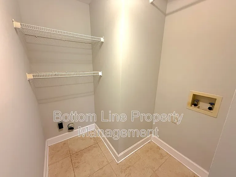 2321 Heathershire Ln — Photo 14