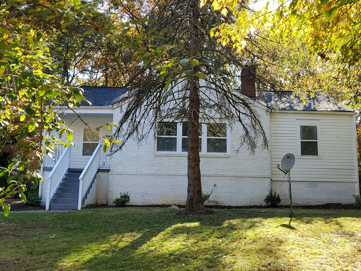 818 Blossom St SW photo 1