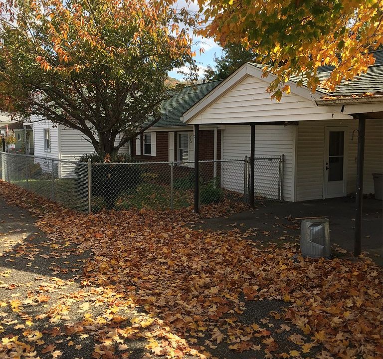 2nd image of 809 W Way Ln
