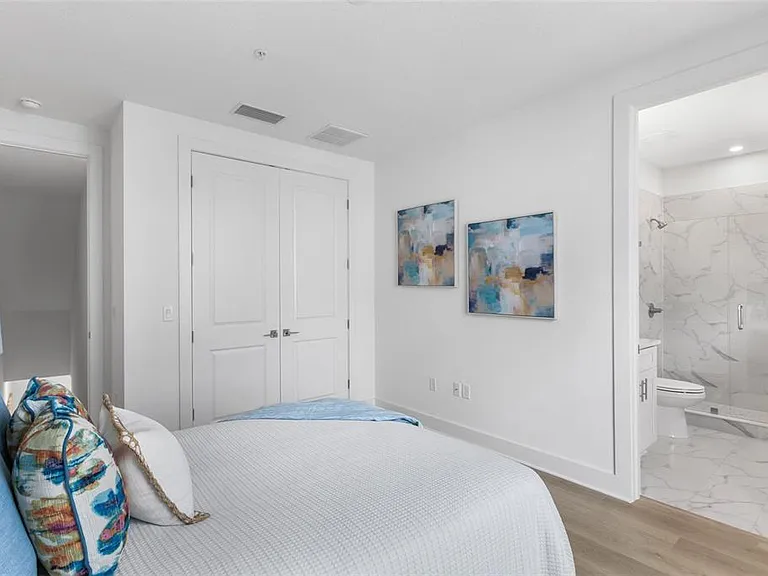 266 Park Lake St #19 — Photo 11