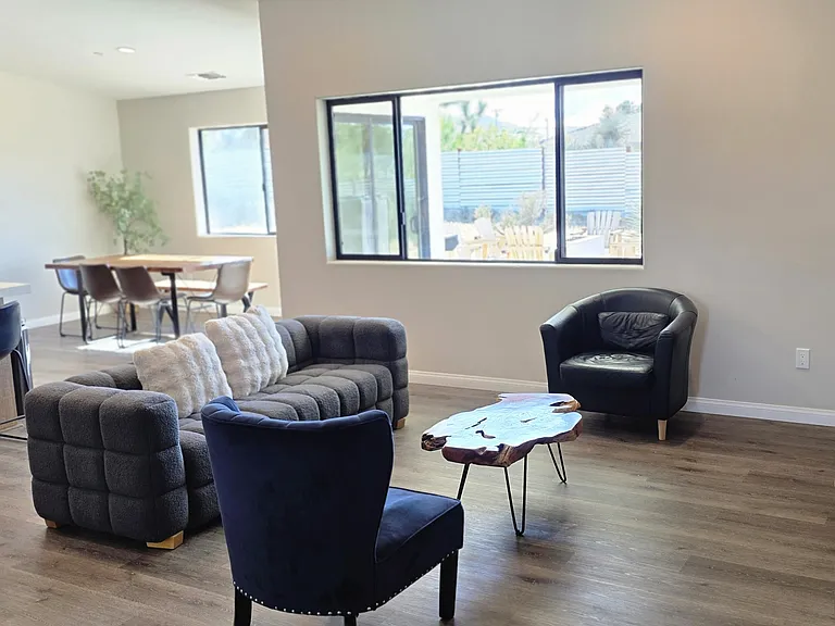 8160 Palomar Ave — Photo 6