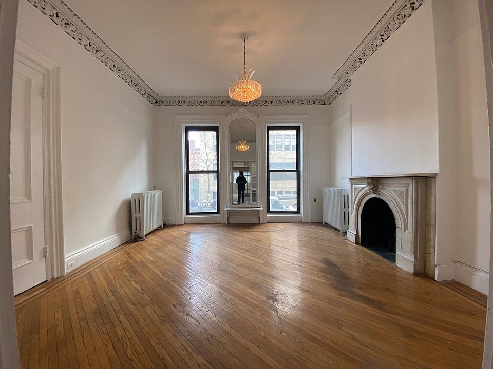 1st image of 364 Clermont Ave #1