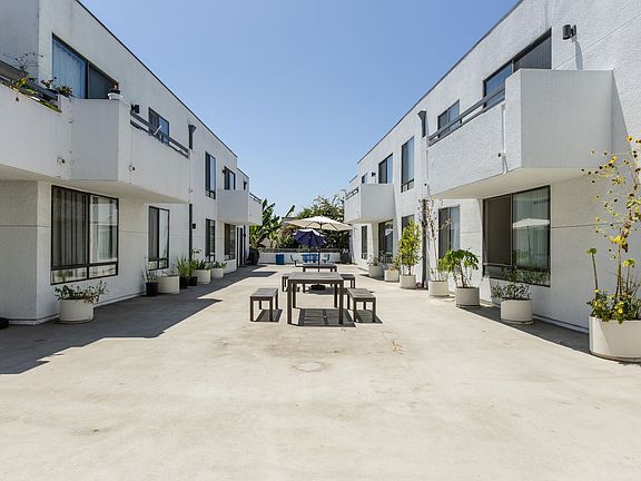 3rd image of 300 W Avenue 37 #16