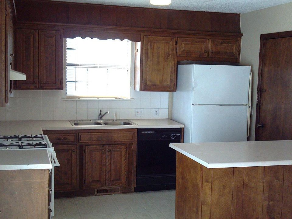 2nd image of 1205 W Knoxville St