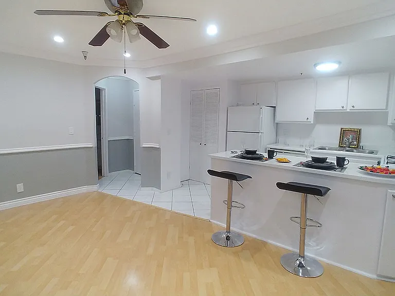 Five Star Suites — Photo 24