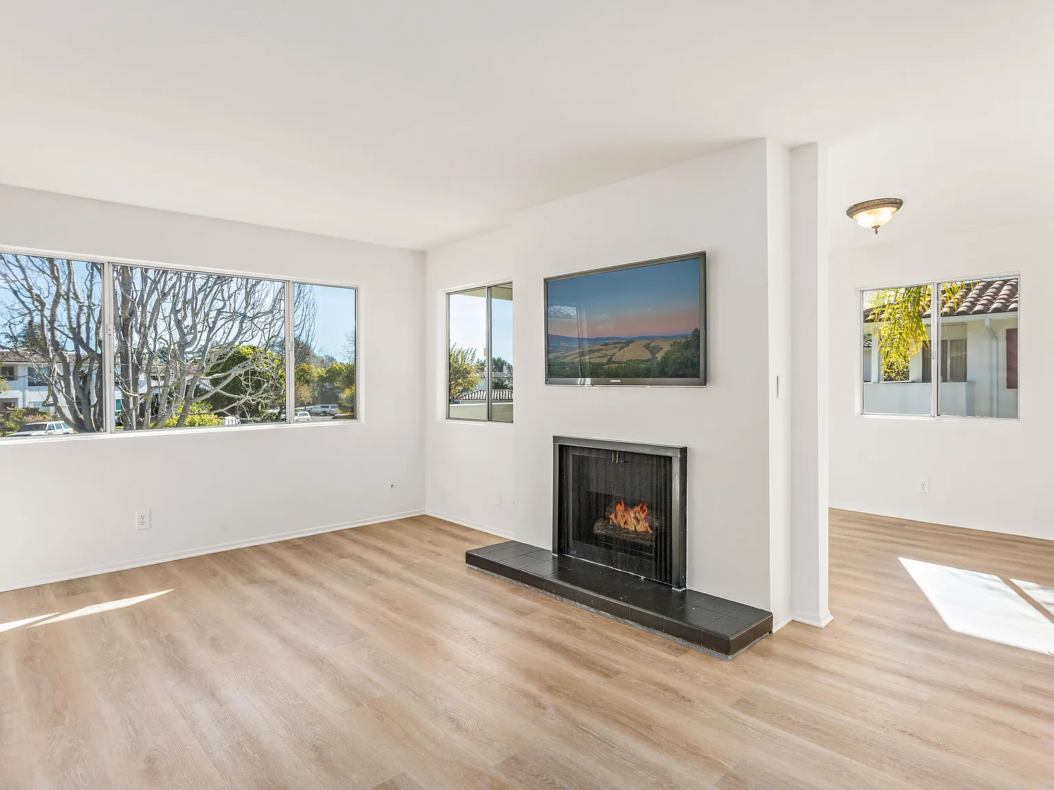 2 bed, 2.0 bath, 1078 sqft, $4,300 — Photo 1