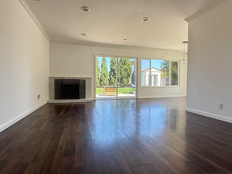 8123 Meadowlark Ct — Photo 3