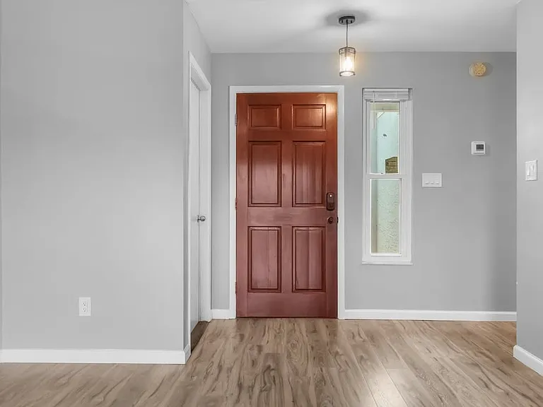 1049 Neely St — Photo 11