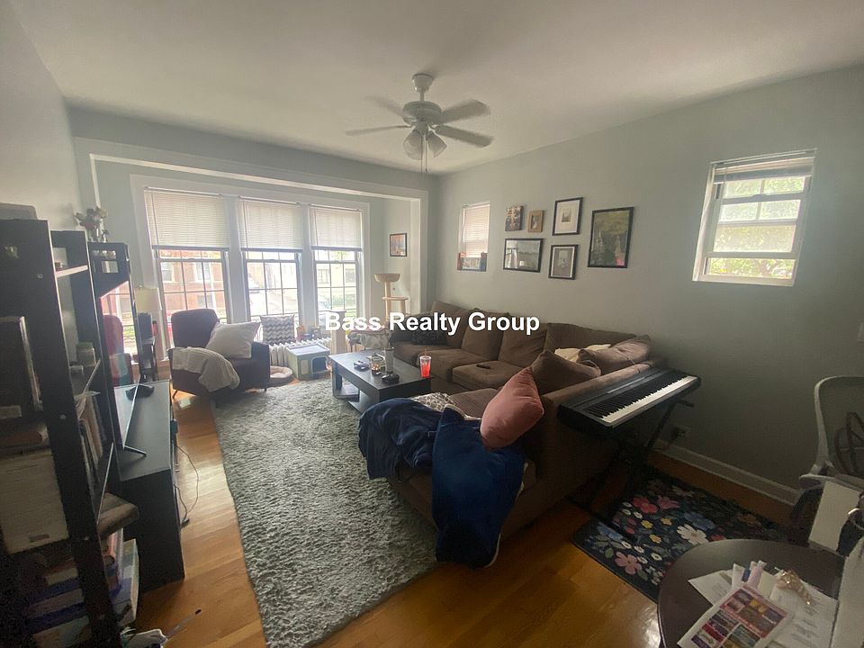 1st image of 6970 N Greenview Ave #2A