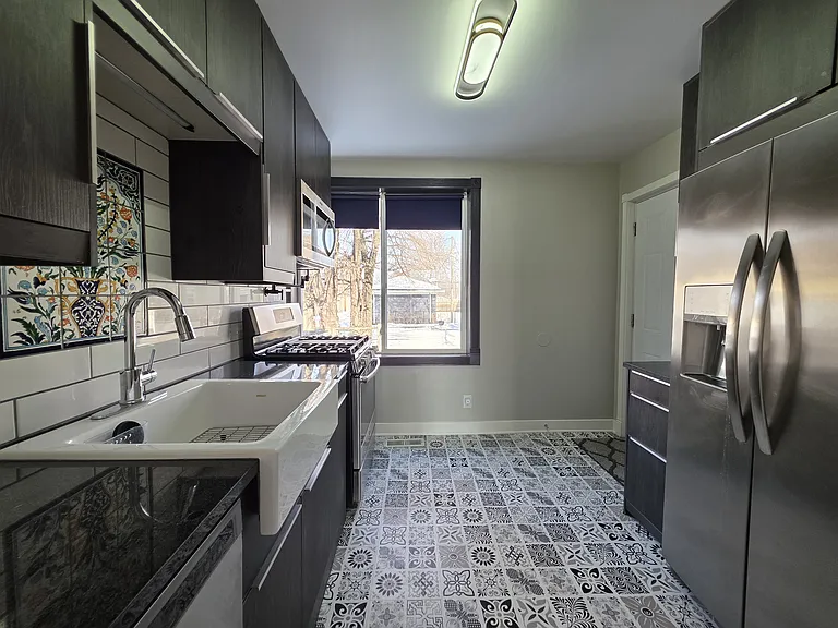 116 E 27th St — Photo 9