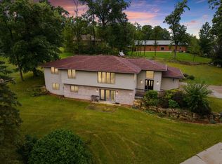 675 Pyrite Rd, Platteville, WI 53818