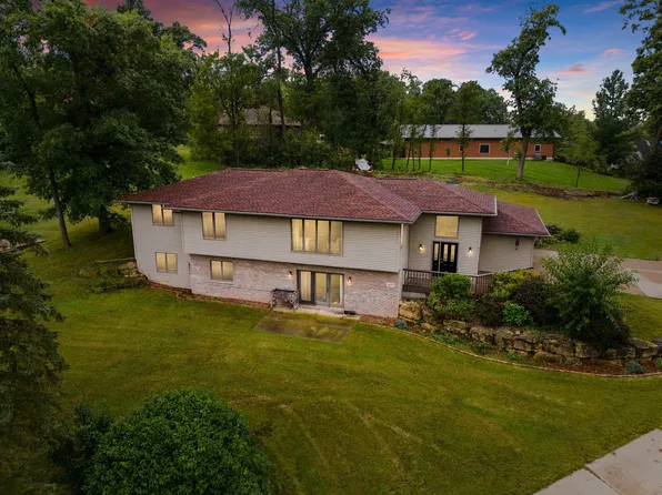 675 Pyrite Rd, Platteville, WI 53818