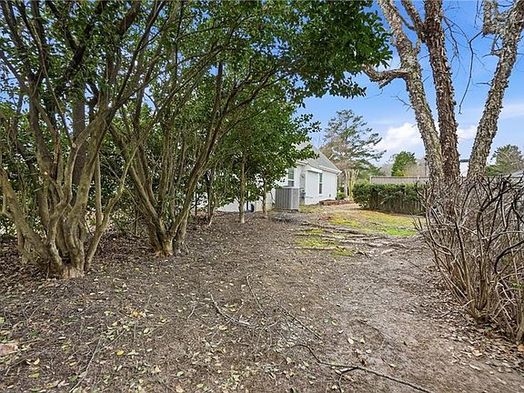 3rd image of 4821 Devon Ln