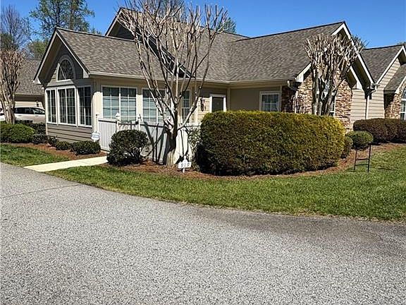 3rd image of 919 Eagle Rd