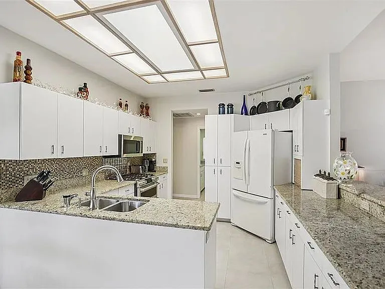 3158 Shoreline Dr — Photo 7
