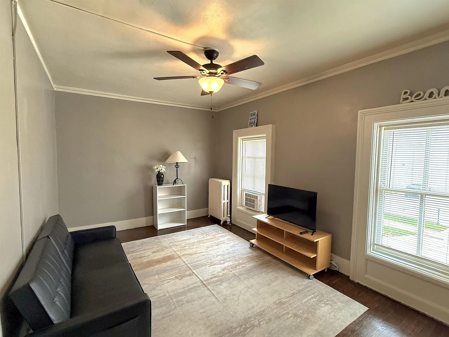 1 bed, 1.0 bath, 425 sqft, $850 — Photo 2