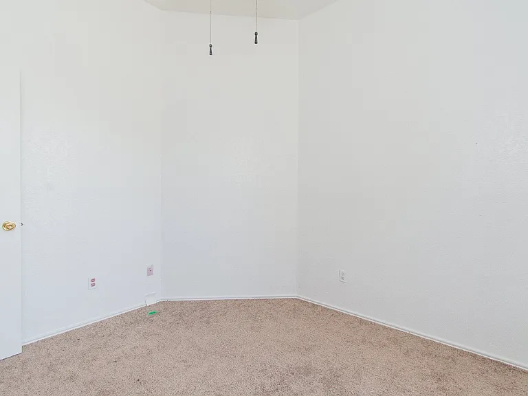 2406 Cactus Dr — Photo 7