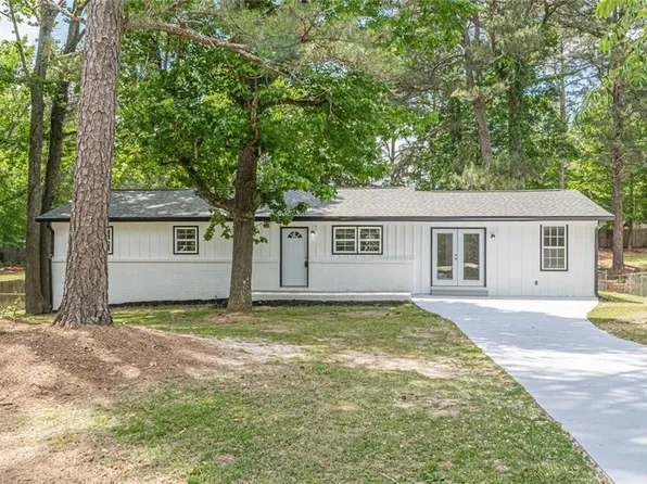 8591 Chestnut Ln, Lithia Springs, GA 30122