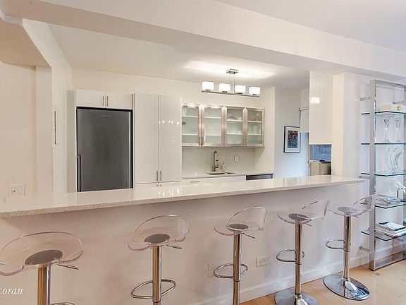 3rd image of 200 E 57th St APT 7F