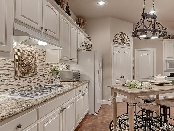 4th image of 7 Peachtree Ct