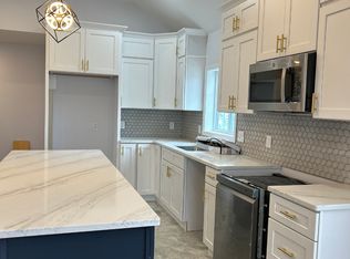 7 Weir Ave, Taunton, MA 02780