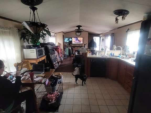 5th image of 557 SW Cutoff #140